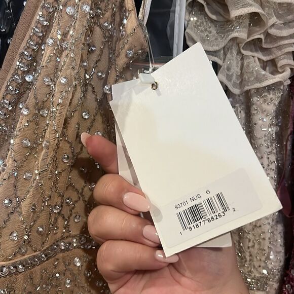 NWT Mac Duggal 93701 Embellished Plunge Neck Sleeveless Gown Size 6 - Picture 12 of 15